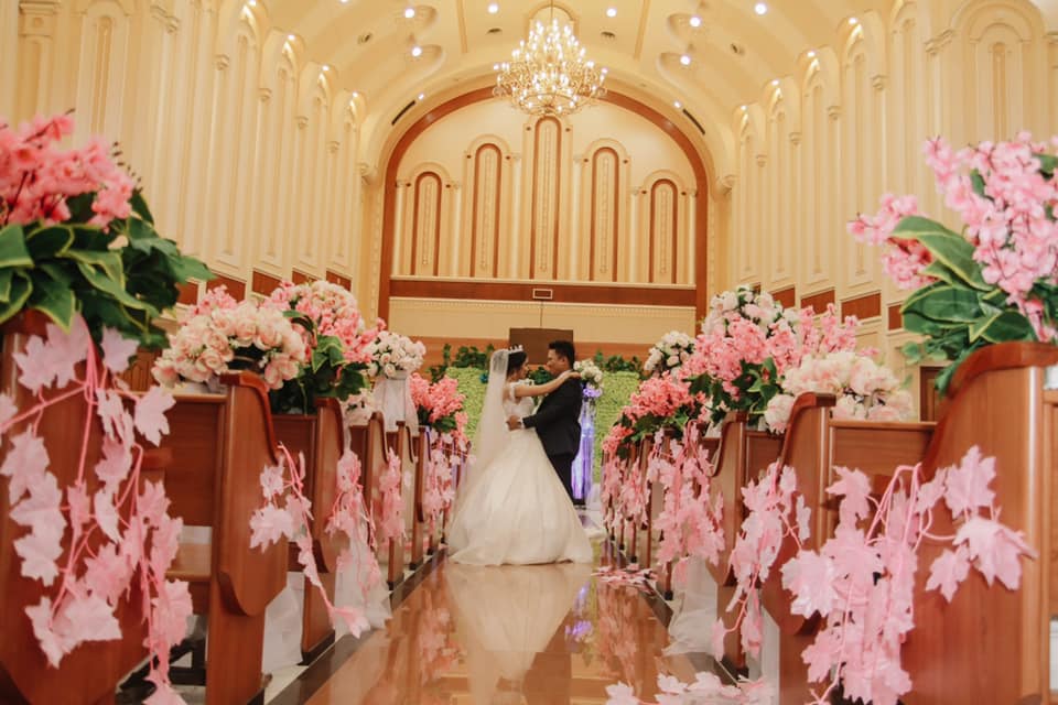 iglesia ni cristo wedding flower arrangement