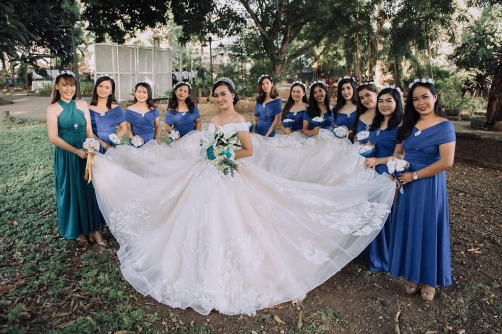 wedding pictures with bridesmaids and groomsmen