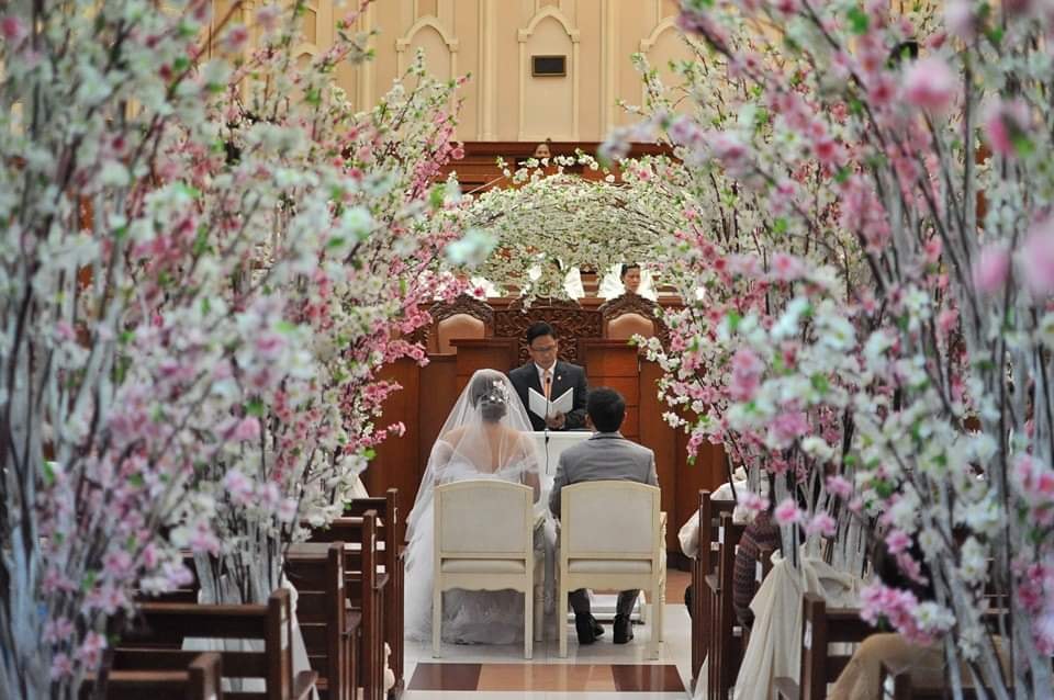 iglesia ni cristo wedding flower arrangement