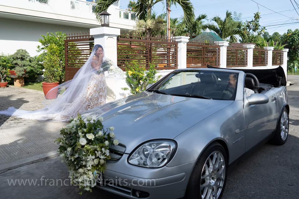 vintage bridal car 