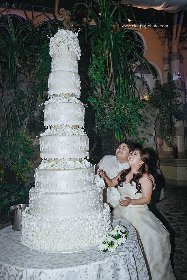 Chandelier wedding cake